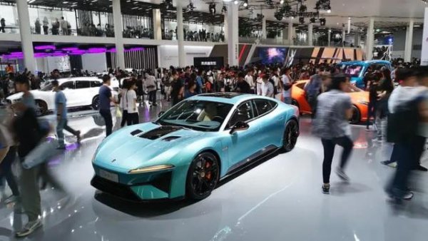 手机上买股票 上海车展变局：智驾刹车、SUV混战、雷军没来
